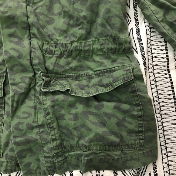 Green Army Jacket ⭐️ - Picture 5 of 8